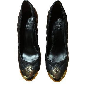 Tory Burch Kaitlin Wedge in Black and Gold- Size 7